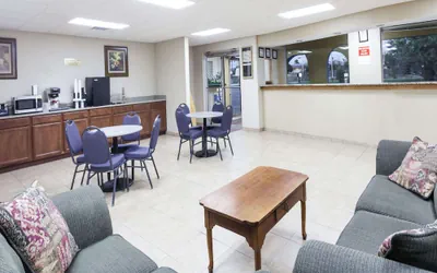 Photo 4 - Knights Inn Murfreesboro