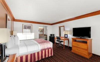 Photo 3 - Scottish Inn Decatur