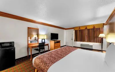 Photo 4 - Scottish Inn Decatur