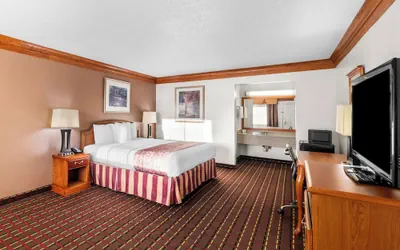 Photo 2 - Scottish Inn Decatur