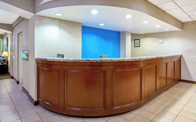 Photo 5 - La Quinta Inn & Suites by Wyndham Stamford / New York City