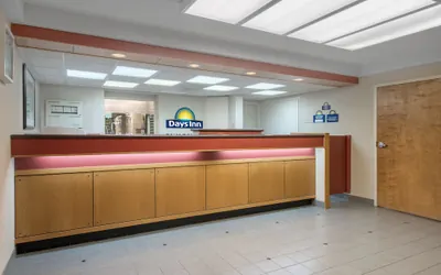 Photo 4 - Days Inn by Wyndham Harrisburg North
