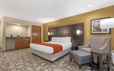 Photo 2 - Best Western Plus Plaza by the Green