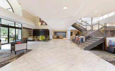 Photo 2 - DoubleTree Suites by Hilton Nashville Airport
