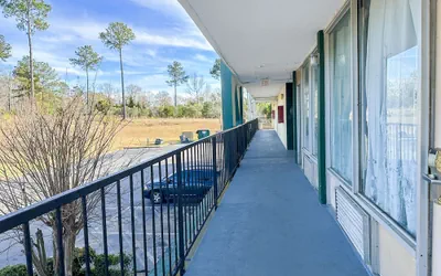 Photo 4 - Super Inn & Suites by OYO Milledgeville