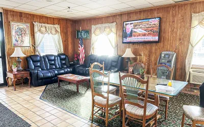 Photo 3 - Super Inn & Suites by OYO Milledgeville