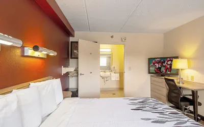 Photo 4 - Red Roof Inn Utica