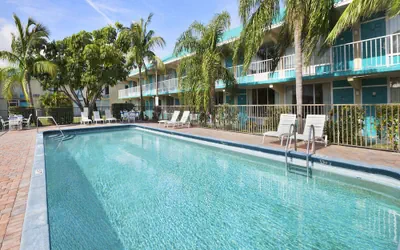 Photo 2 - Days Inn & Suites by Wyndham Fort Pierce Midtown