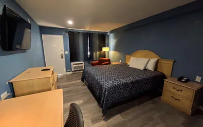 Photo 4 - Heritage Inn