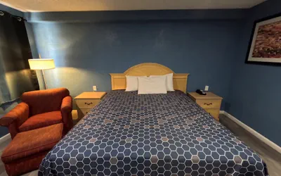 Photo 5 - Heritage Inn