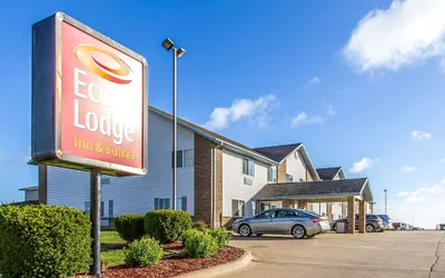 Photo 2 - Econo Lodge Inn & Suites Pekin - Peoria Area