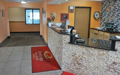 Photo 3 - Econo Lodge Inn & Suites Pekin - Peoria Area