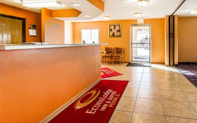 Photo 4 - Econo Lodge Inn & Suites Pekin - Peoria Area