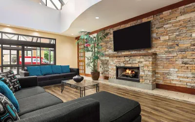 Photo 4 - Days Hotel by Wyndham Allentown Airport / Lehigh Valley