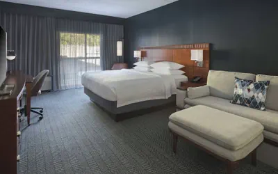 Photo 2 - Courtyard by Marriott Norwalk