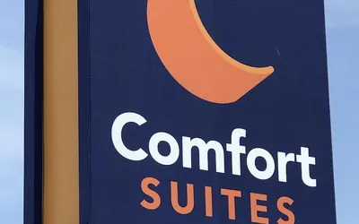 Photo 2 - Comfort Suites near Route 66