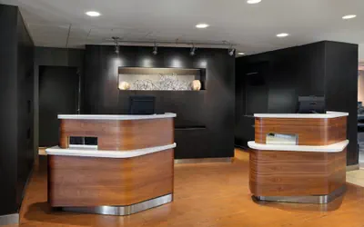 Photo 4 - Courtyard by Marriott San Francisco Airport