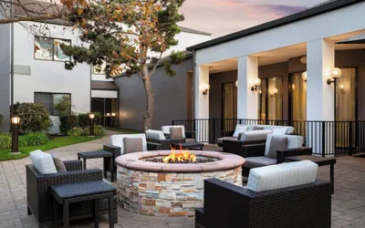 Photo 2 - Courtyard by Marriott San Francisco Airport