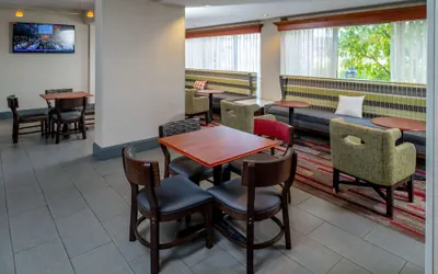 Photo 3 - Hampton Inn Charleston-Downtown