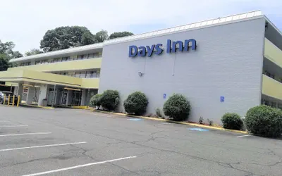 Photo 2 - Days Inn by Wyndham Alexandria South