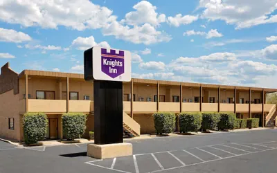Photo 2 - Knights Inn Page