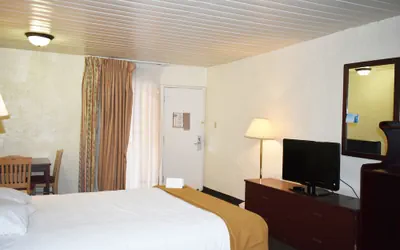 Photo 5 - Knights Inn Page