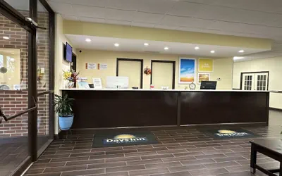 Photo 3 - Days Inn by Wyndham Maysville Kentucky