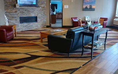 Photo 3 - Days Inn & Suites by Wyndham Fargo 19th Ave/Airport Dome