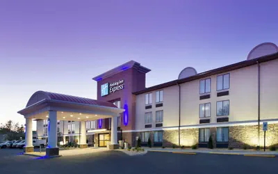 Photo 2 - Holiday Inn Express Waldorf by IHG