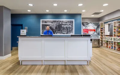 Photo 4 - Hampton Inn & Suites Newport/Cincinnati