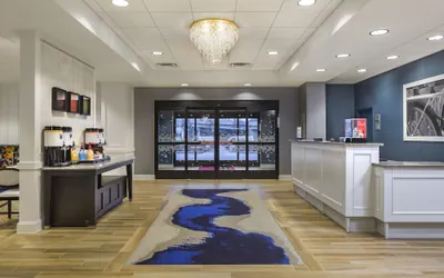 Photo 2 - Hampton Inn & Suites Newport/Cincinnati
