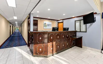 Photo 3 - Merriam Park Inn