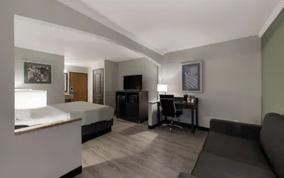 Photo 5 - Merriam Park Inn