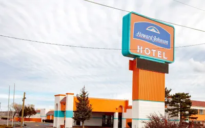 Photo 2 - Howard Johnson by Wyndham Gallup