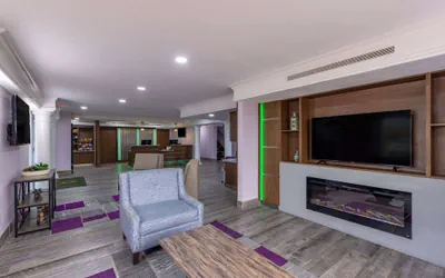 Photo 5 - La Quinta Inn by Wyndham Kansas City Lenexa