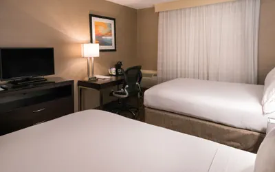 Photo 3 - Holiday Inn Express & Suites Pasadena - Los Angeles by IHG