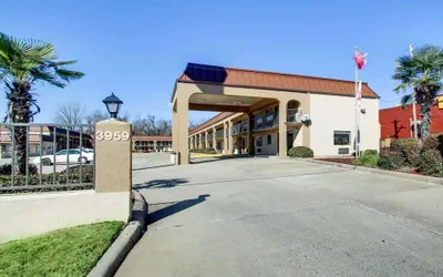 Photo 2 - Econo Lodge Vicksburg