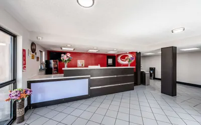 Photo 3 - Econo Lodge Vicksburg