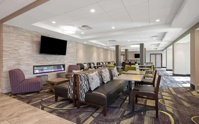 Photo 3 - La Quinta Inn & Suites by Wyndham Rancho Cordova Sacramento