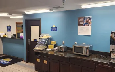 Photo 4 - Days Inn by Wyndham Austin