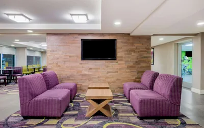Photo 5 - La Quinta Inn & Suites by Wyndham Baltimore BWI Airport