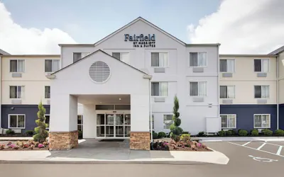 Photo 2 - Fairfield Inn and Suites by Marriott Indianapolis Airport