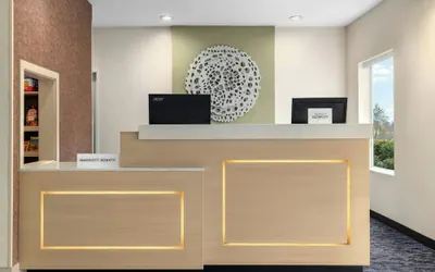 Photo 2 - Fairfield Inn and Suites by Marriott Indianapolis Airport