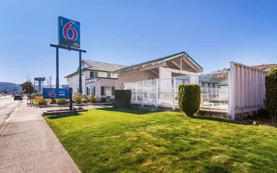 Photo 2 - Motel 6 The Dalles, OR