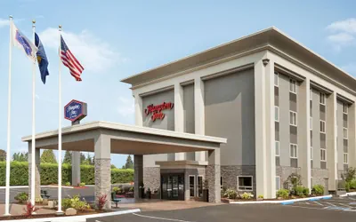 Photo 2 - Hampton Inn Clackamas