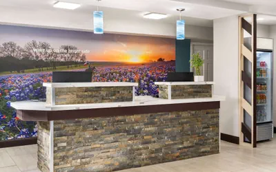Photo 3 - La Quinta Inn by Wyndham Victoria