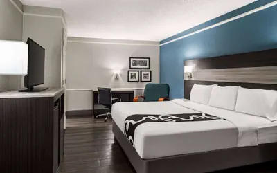 Photo 5 - La Quinta Inn by Wyndham Victoria