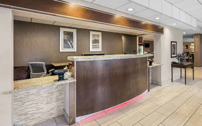 Photo 5 - SureStay Hotel by Best Western SeaTac Airport North