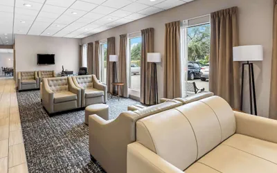 Photo 3 - SureStay Hotel by Best Western SeaTac Airport North