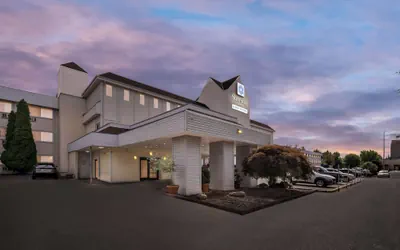 Photo 2 - SureStay Hotel by Best Western SeaTac Airport North
